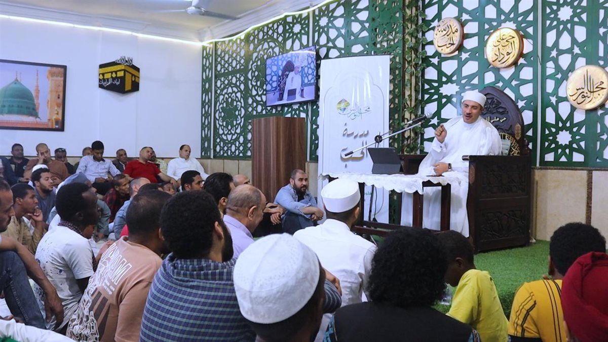 الداعية جابر بغدادي خلال مشاركته بمجالس النور بالحسين