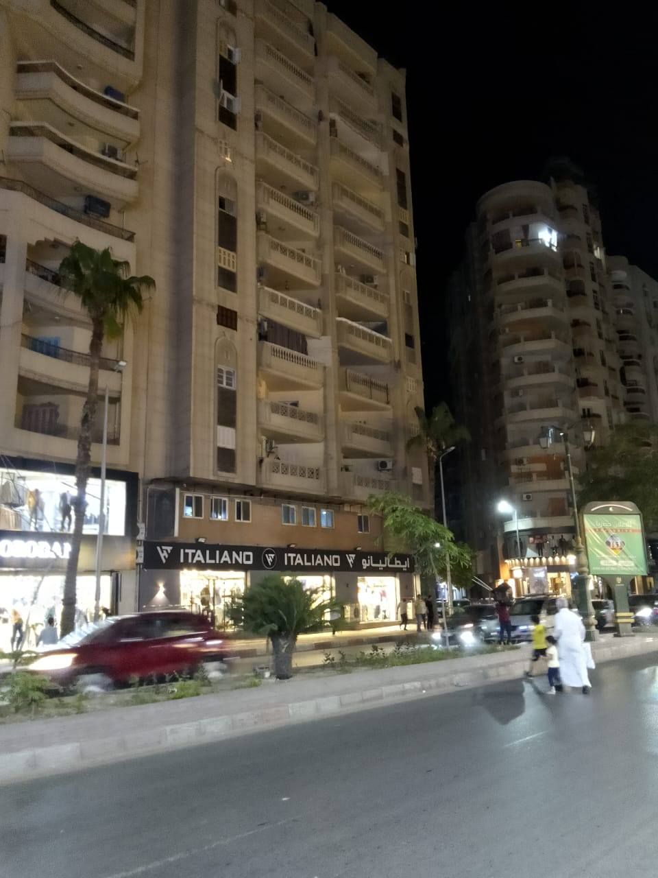438181d849.jpg