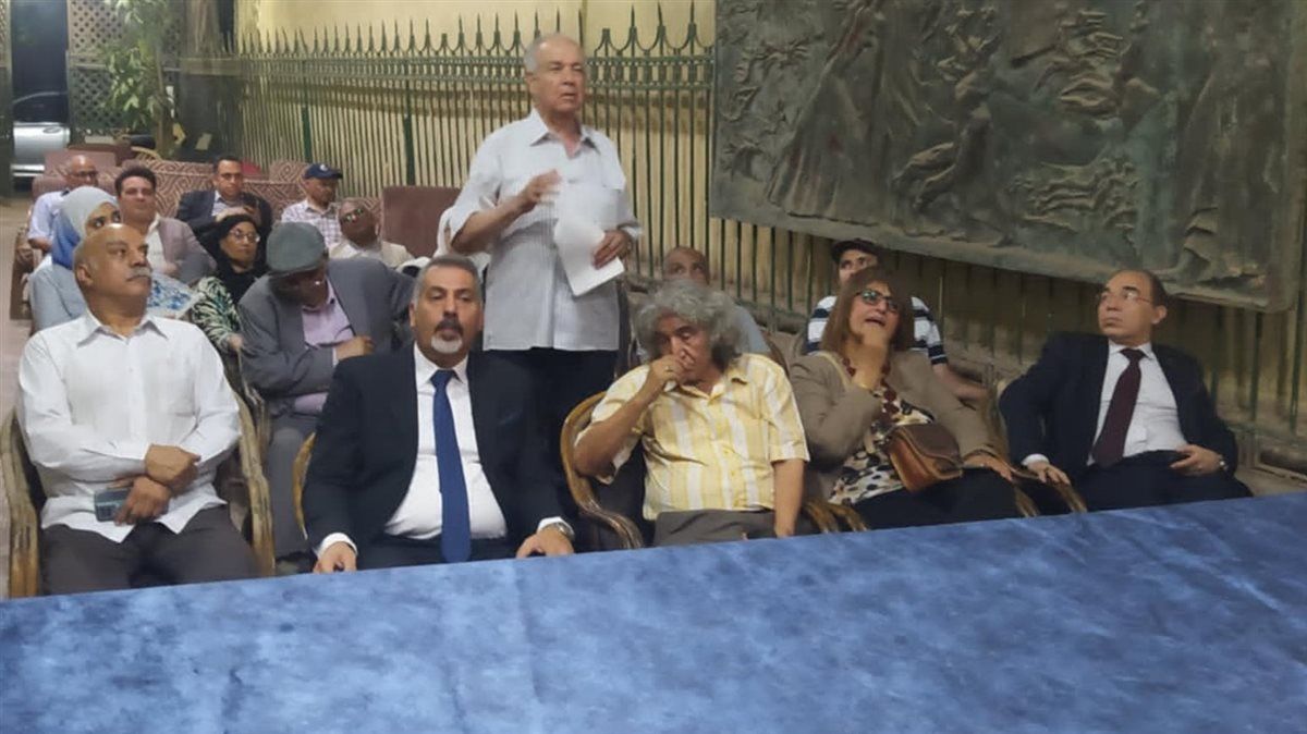 مدرسة <a href=