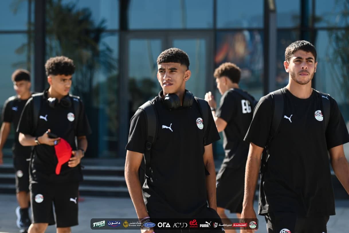 May be an image of soccer, football and text that says 'Eb دائون TIGER Carrier ΟΓΔ OrAACy ACU PUMA SJ للرياضة المتحدة'