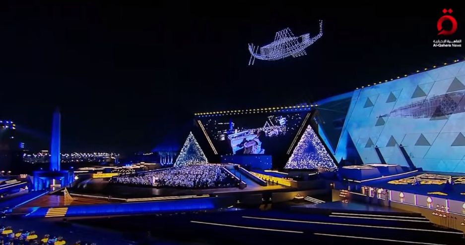 مراكب الملك خوفو تزين سماء القاهرة 