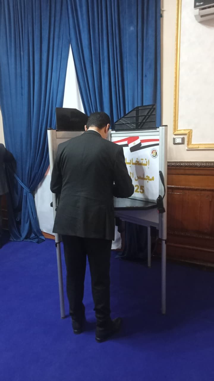 انتظام عملية التصويت في انتخابات النواب بلجنة الشهيد مصطفى عميرة 