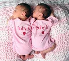 المؤسسة الفلسطينية للشباب والرياضة تبارك لمديرها بولادة حفيدتيه التوأم