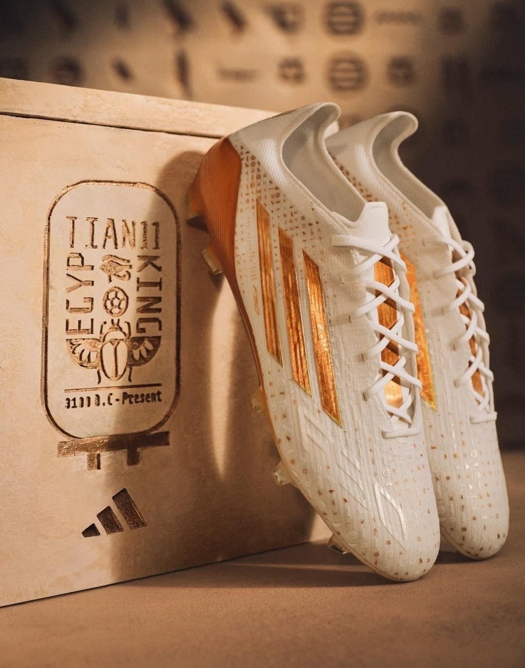 حذاء محمد صلاح الجديد حذاء محمد صلاح الجديد