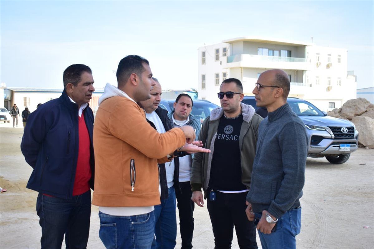 مسئولوا قطاع المرافق يتفقد المشروعات بالعلمين الجديدة 