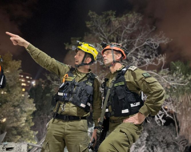 قادة قوات الاحتلال في محيط الاستهداف قادة قوات الاحتلال في محيط الاستهداف