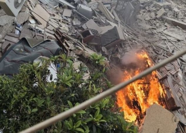 النيران تلتهم المباني النيران تلتهم المباني