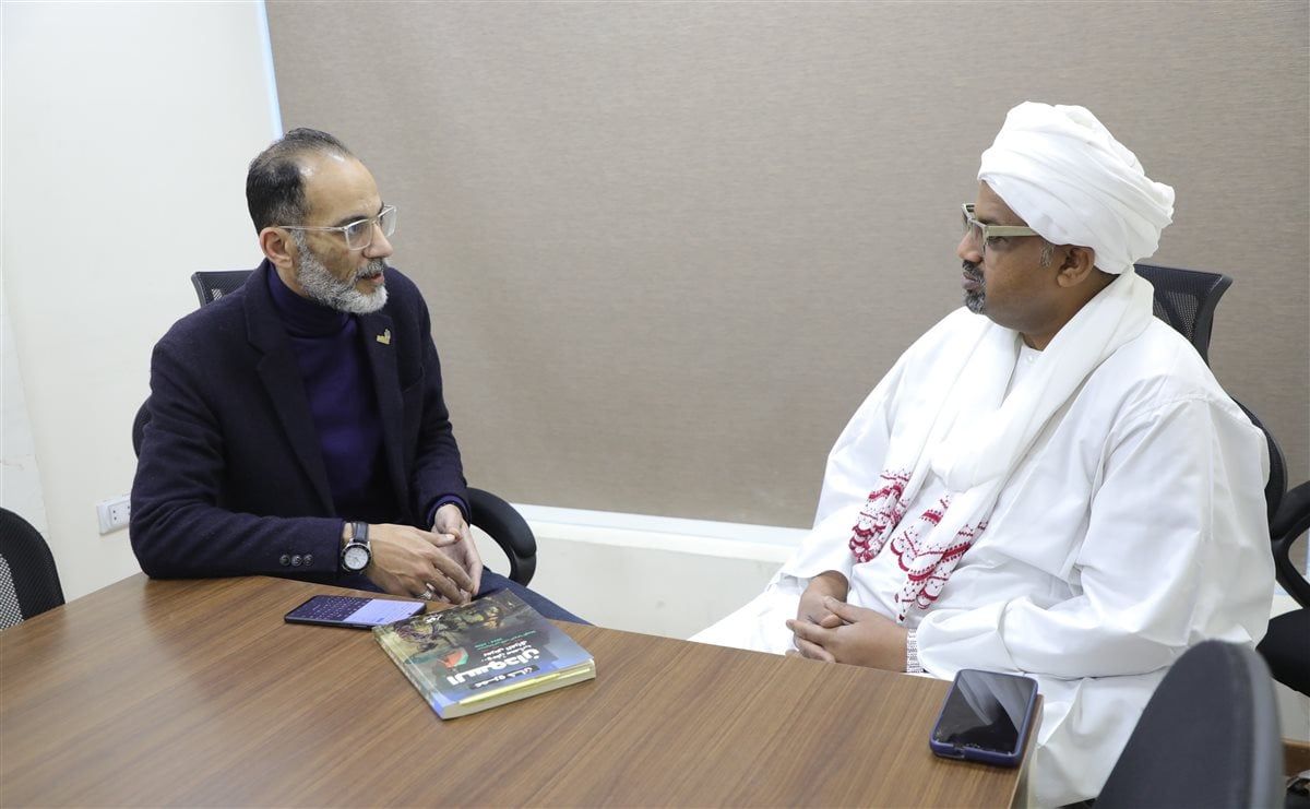 الدكتور عبد الرحمن شمينا خلال حوار مع منصة «هنا السودان» بجريدة «الدستور»