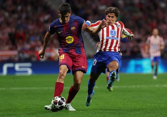 جانب من مباراة برشلونة وأتليتكو مدريد جانب من مباراة برشلونة وأتليتكو مدريد