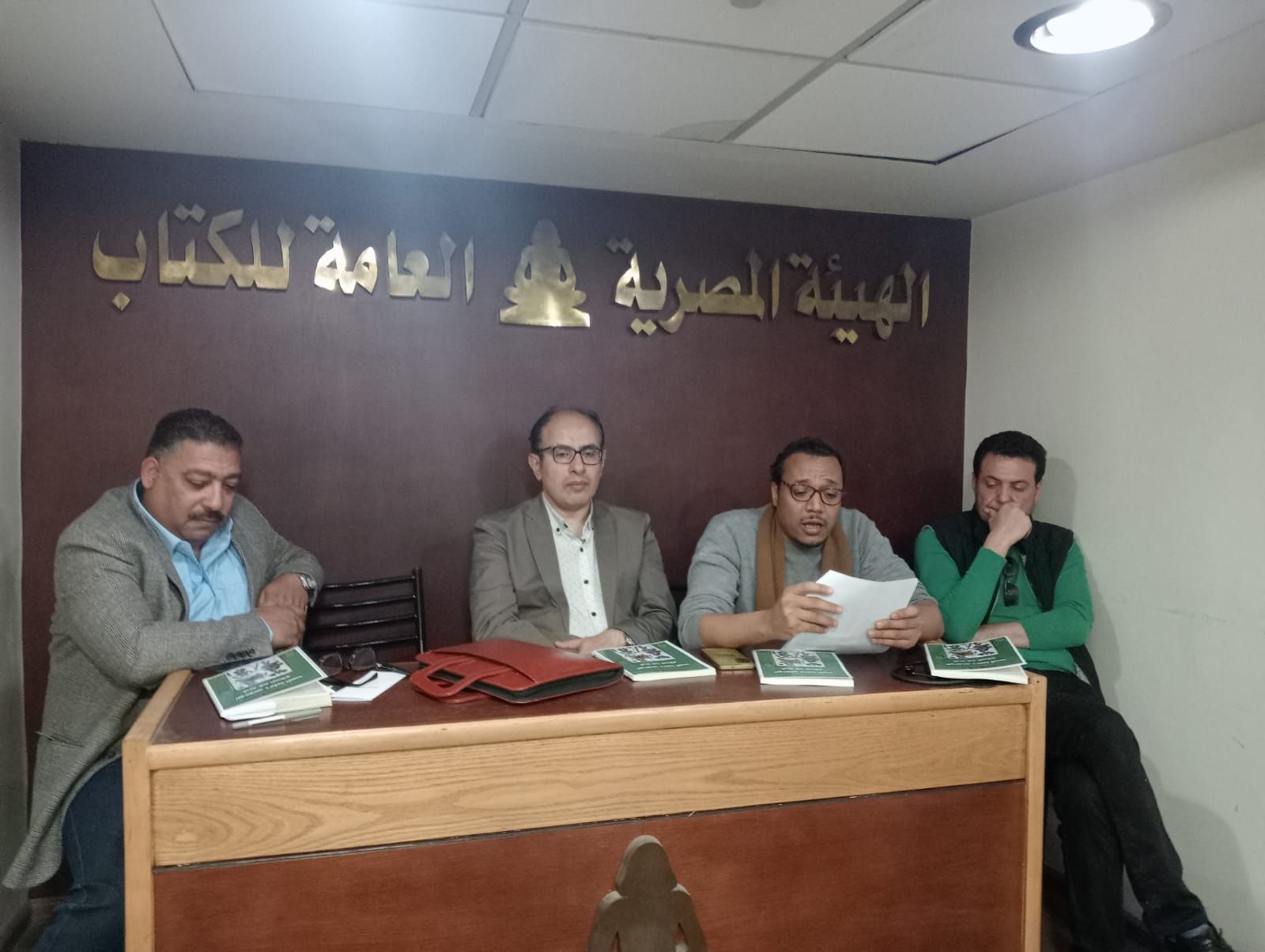 جانب من الندوة جانب من الندوة