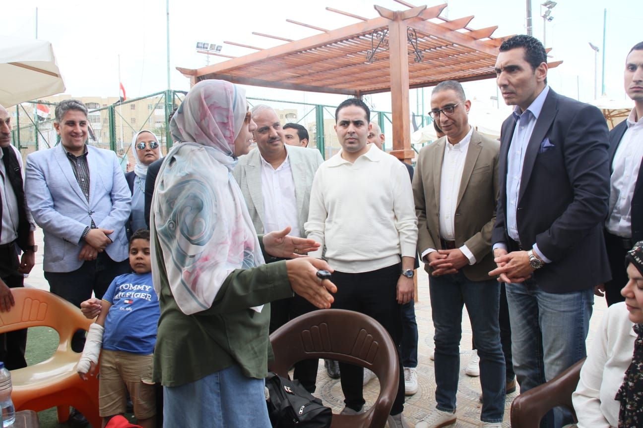 وزير الرياضة ومحافظ الجيزة يفتتحان الإنشاءات الجديدة بزايد (3)