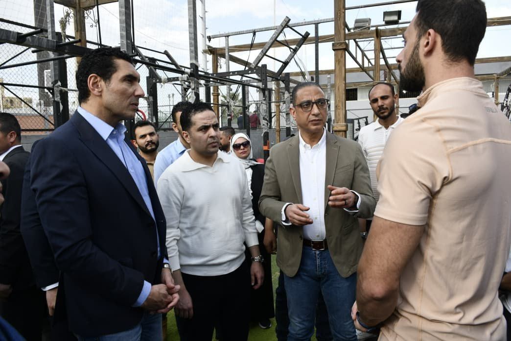 وزير الرياضة ومحافظ الجيزة يفتتحان الإنشاءات الجديدة بزايد (5)