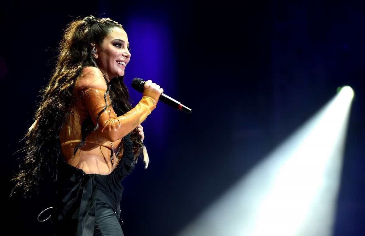 تؤدي توليسا خلال حفل <a class='entities-links' href='/entity/1559300994/مانشستر/ar/1?utm_term=PublicFigures-مانشستر&utm_source=Lebanon24-Frontend&utm_campaign=PublicFigures&utm_medium=PublicFigures-مانشستر&id=109549&catid=0&pagetype=PublicFigures' loading=