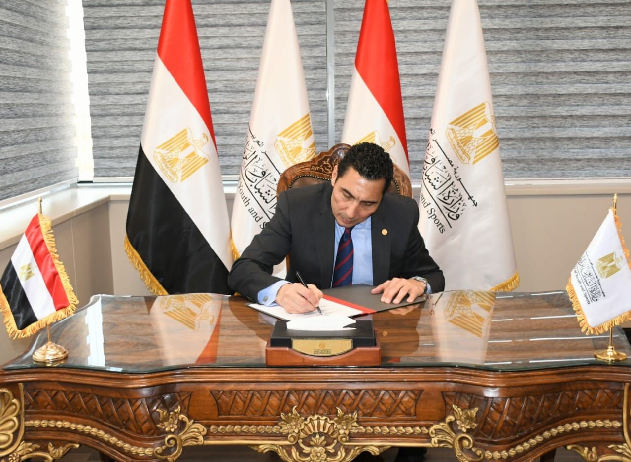 توقيع وزير الرياضة
