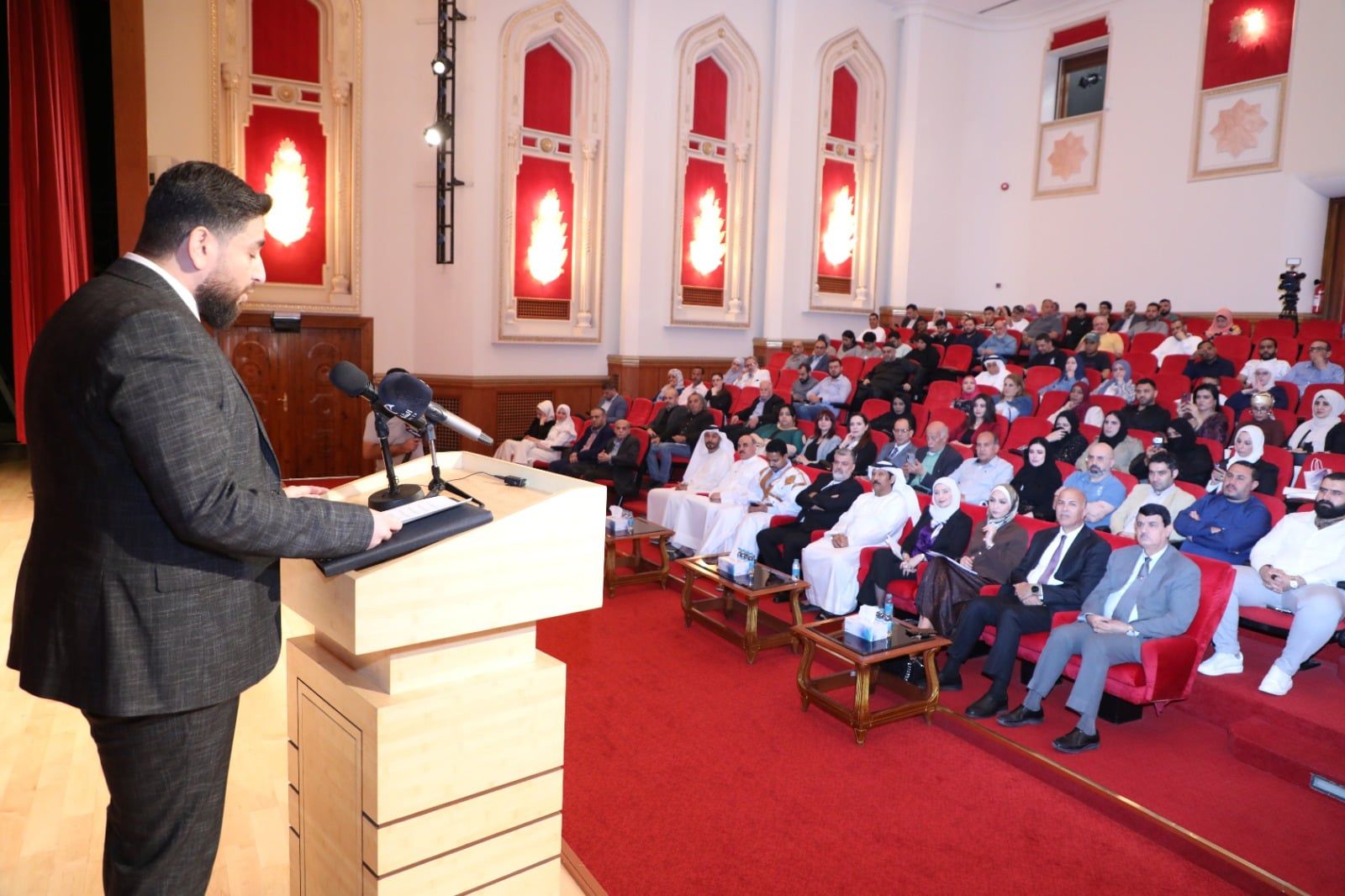 خلال الأمسية الشعرية