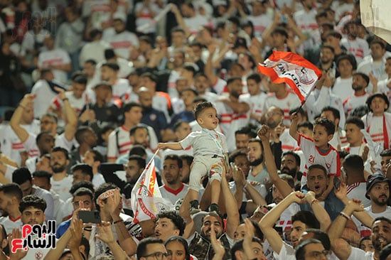 طفل صغير فى بمدرجات الزمالك