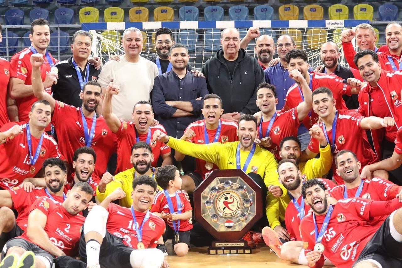 تتويج الأهلي بلقب دوري المحترفين لكرة اليد (3)