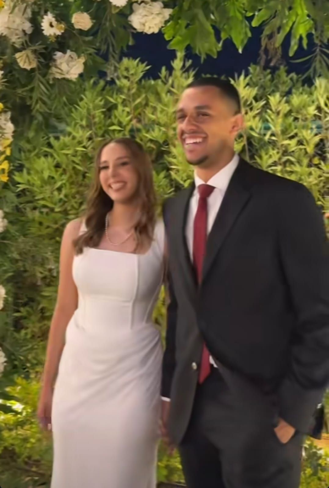 مصطفى عسل وخطيبته