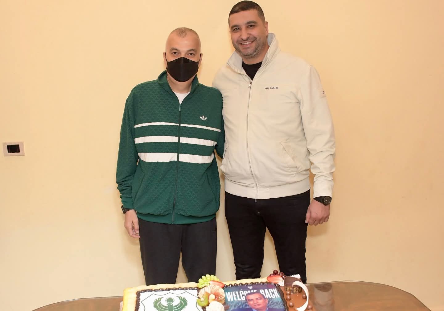 الجهاز الفني للمصري يحتفي بعودة ياسر يحيى (1)