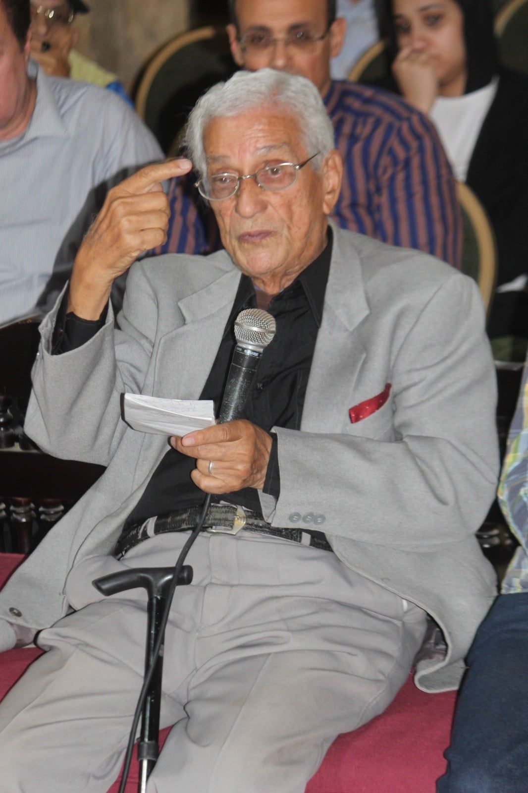 الناقد والمبدع الكبير يوسف نوفل