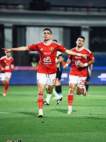 احتفال بن شرقى بالهدف