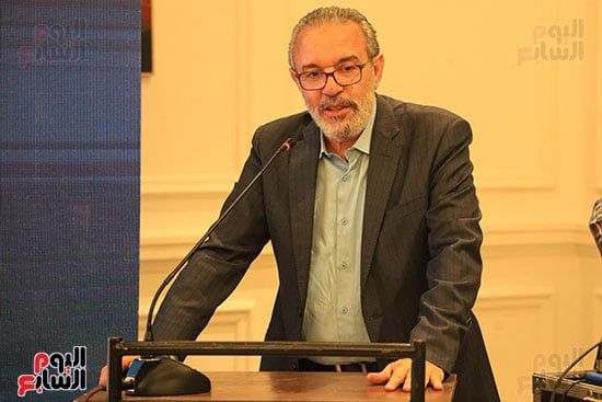 الكاتب عمرو خفاجي