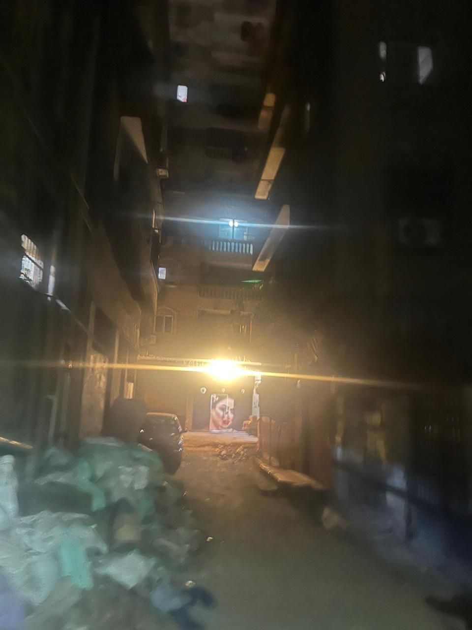 برج سكني في في منتصف الصورة احتل مكان منزل الزعيم القديم برج سكني في في منتصف الصورة احتل مكان منزل الزعيم القديم