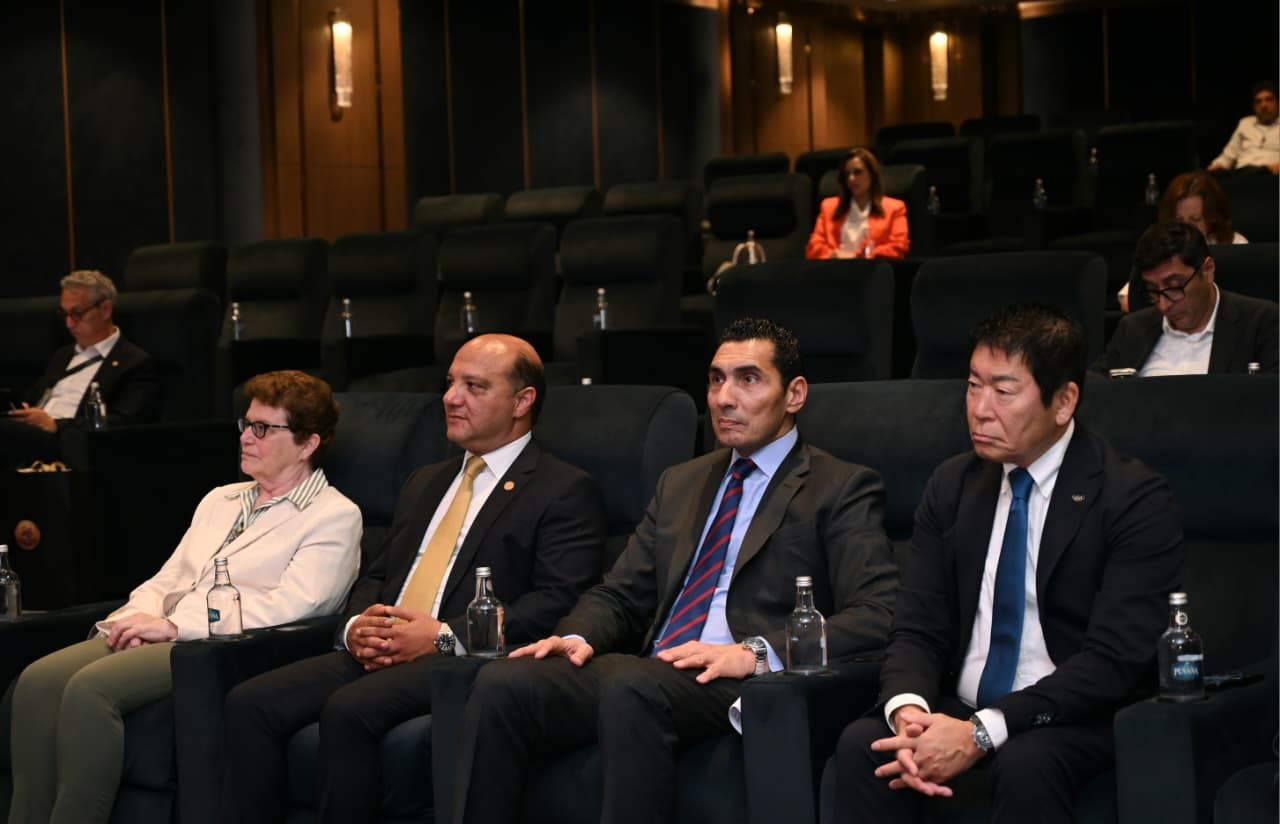 وزير الشباب والرياضة يشهد توقيع عقد استضافة مصر لبطولة العالم للجمباز الفني للناشئين