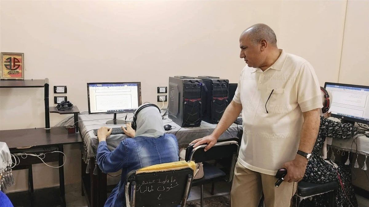 جانب من متابعة الامتحانات 