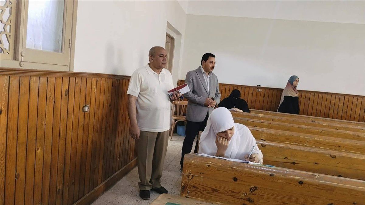 جانب من متابعة الامتحانات 