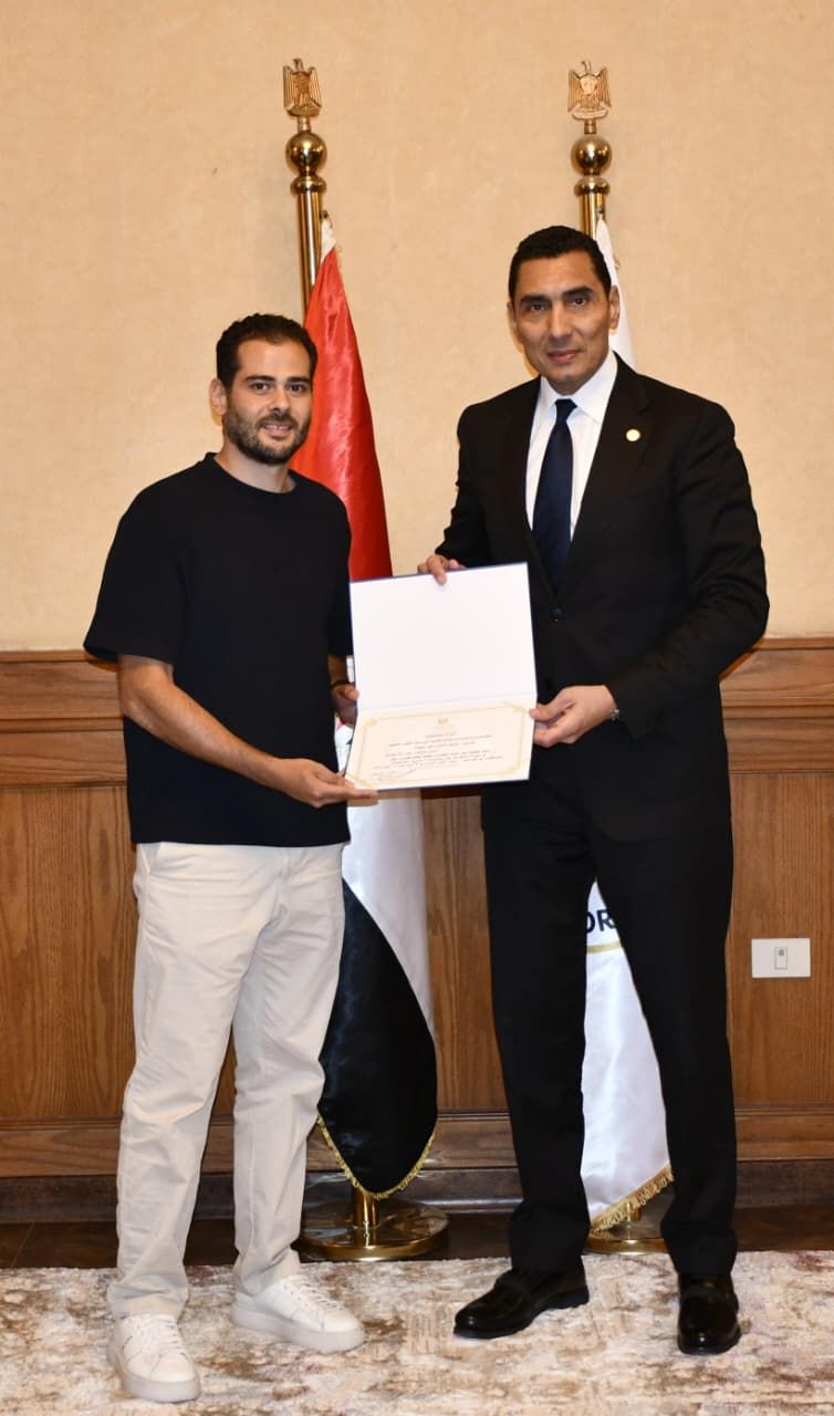 وزير الرياضة يكرم كريم عبد الجواد