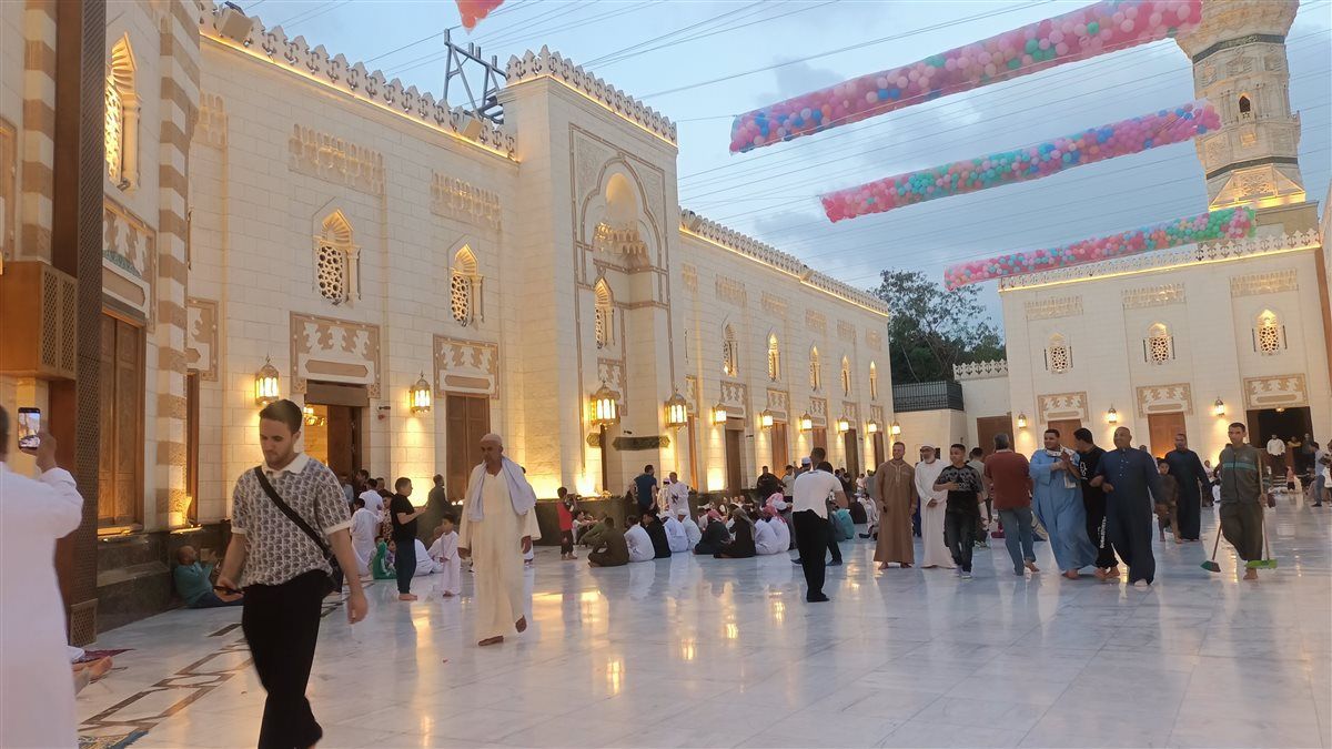 أجواء العيد بالسيدة نفيسة