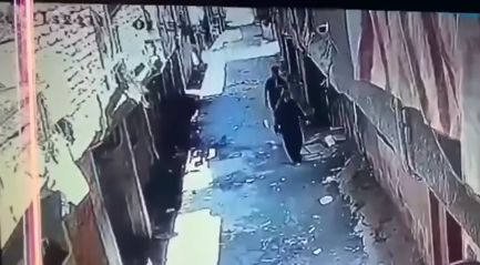الداخلية تفحص فيديو تحرش شاب بسيدة 