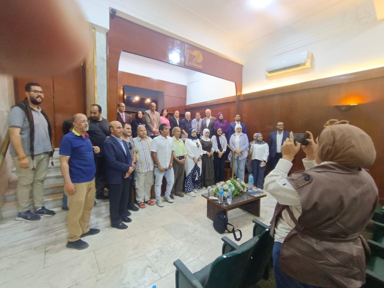صورة تذكارية للحضور