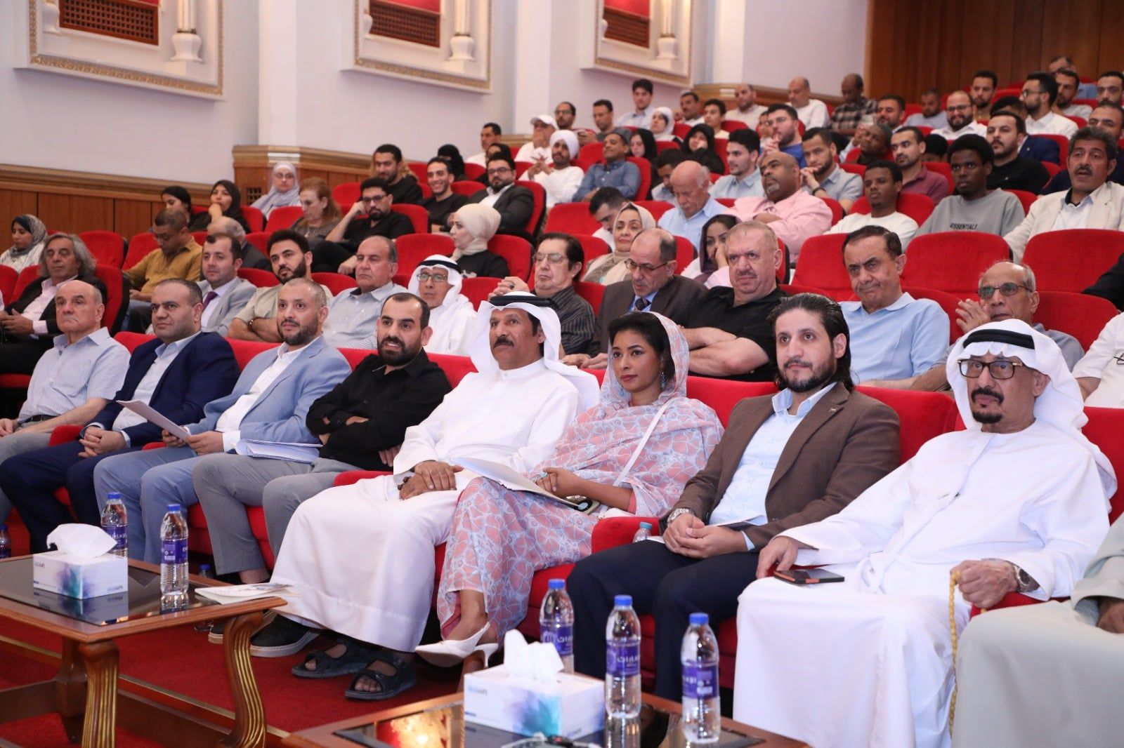 جانب من الأمسية الشعرية جانب من الأمسية الشعرية