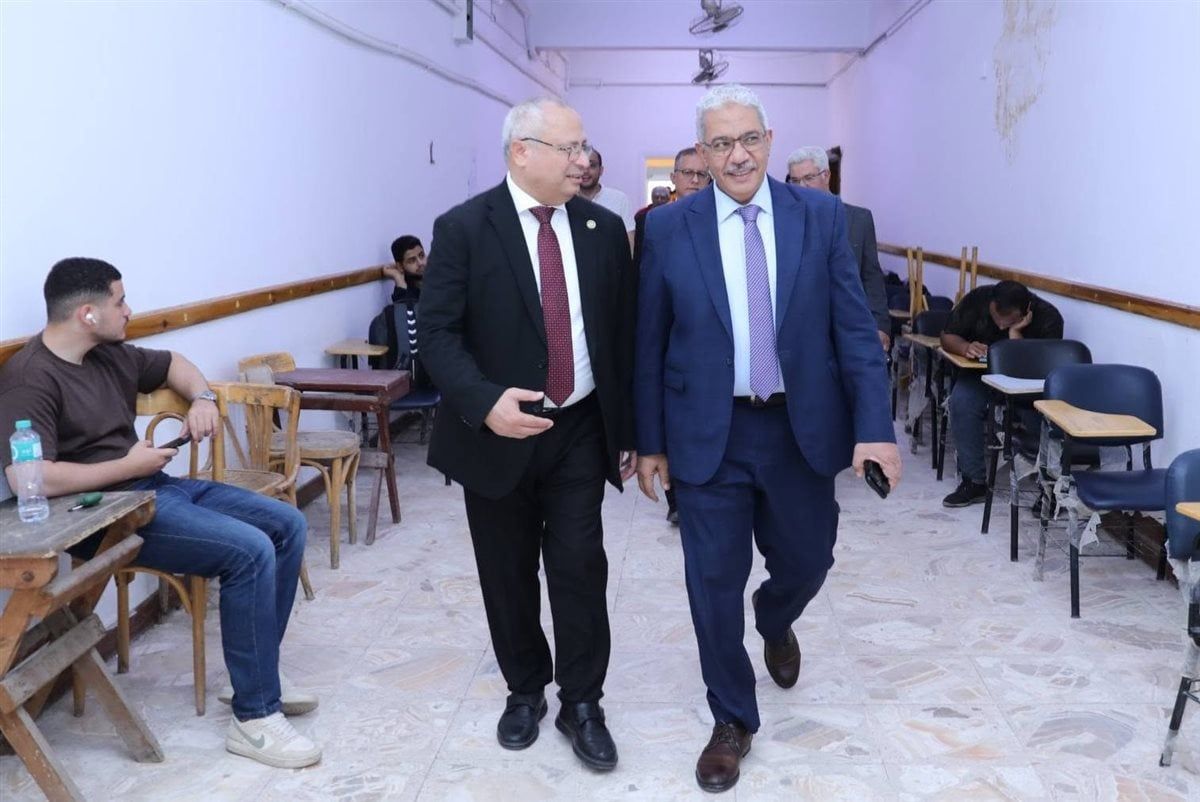 جانب من نائب رئيس الجامعة للامتحانات