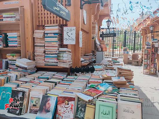 مؤلفات يحيى حقي بمكتبات سور الأزبكية مؤلفات يحيى حقي بمكتبات سور الأزبكية