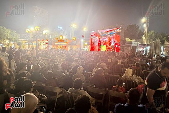 جمهور المنتخب يشاهد المباارة من النادى الأهلى جمهور المنتخب يشاهد المباارة من النادى الأهلى