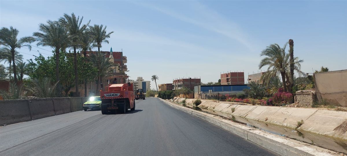 محافظ الجيزة: رصف ورفع كفاءة ٢.٥ كم بطريق ترعة فهمي في منشأة القناطر