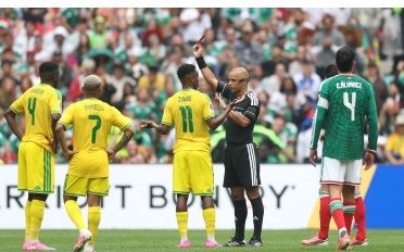 طرد لاعب جنوب افريقيا الوووو 0 طرد لاعب جنوب افريقيا الوووو 0