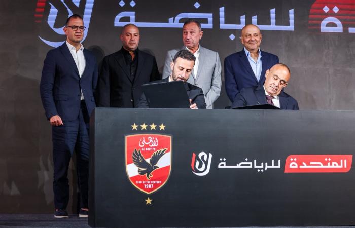شركة
      الأهلي
      لكرة
      القدم
      والمتحدة
      للرياضة
      يجددان
      الشراكة
      حتى
      2030