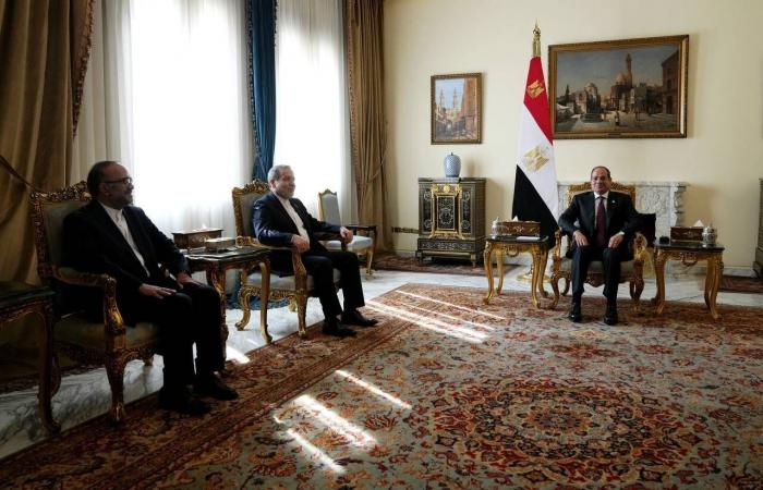 «مناقشة
      قضايا
      إقليمية
      ودولية»..
      الرئيس
      السيسى
      يستقبل
      وزير
      الخارجية
      الإيراني|صور
