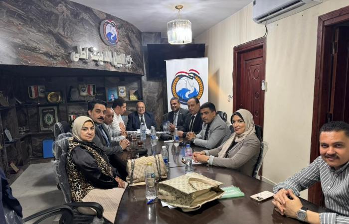 "الجيل
      الديمقراطي"
      يرشح
      6
      من
      قياداته
      بالإسكندرية
      لانتخابات
      مجلس
      الشيوخ..
      بينهم
      سيدتان