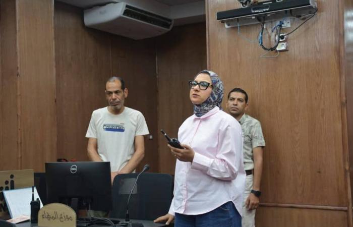 نائب
      محافظ
      الوادي
      الجديد
      تتابع
      سير
      العمل
      بالمراكز
      والقطاعات
      الخدمية