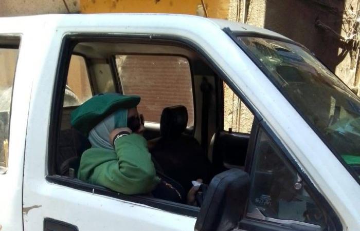ضبط
      6
      أجولة
      دقيق
      بلدي
      قبل
      بيعهم
      في
      السوق
      السوداء