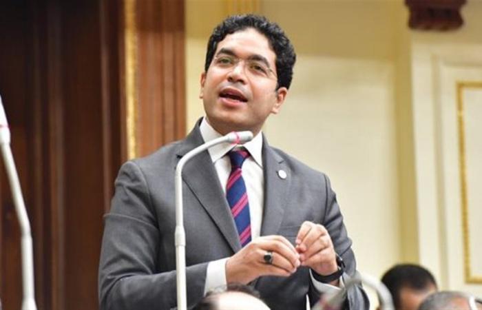 برلماني:
      هناك
      من
      يُحاول
      خلط
      الأوراق
      لزعزعة
      الأمن
      الداخلي
      المصري