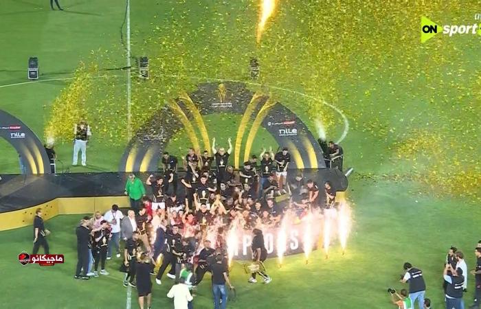 سيراميكا
      كليوباترا
      بطل
      كأس
      عاصمة
      مصر
      يتسلم
      جائزة
      الـ10
      ملايين
      جنيه