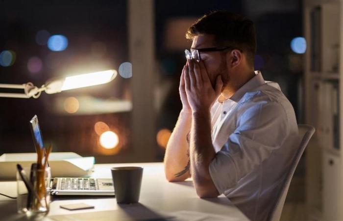 العمل
      المفرط
      يغير
      بنية
      الدماغ
      ويشوه
      مناطق
      الذاكرة
      والتركيز