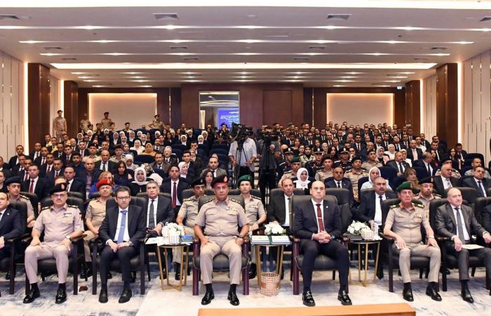 الأكاديمية
      العسكرية
      تحتفل
      بخريجي
      الدورة
      التدريبية
      الرابعة
      لأعضاء
      الرقابة
      الإدارية..
      صور