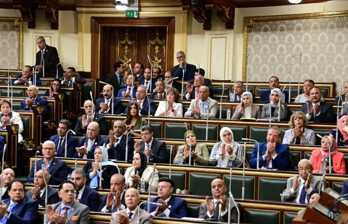 جلسة
      برلمانية
      موسعة
      لمناقشة
      قانون
      ملكية
      الدولة
      وخطة
      التنمية
      بالإسكندرية